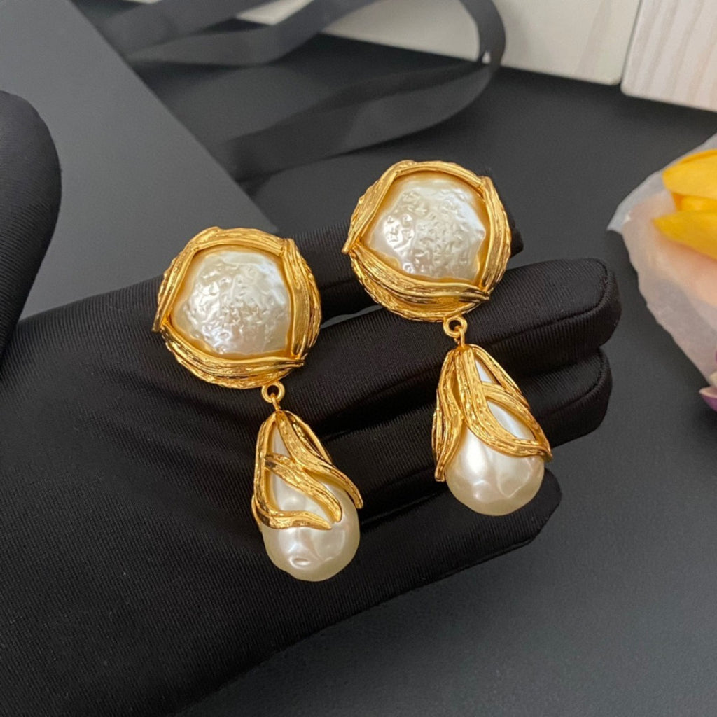 High end temperament, light luxury, fashionable and versatile water droplet earrings